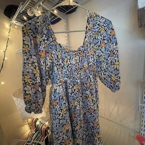 This is a American Eagle dress, it is a size XS but feels like a S. Multi color.